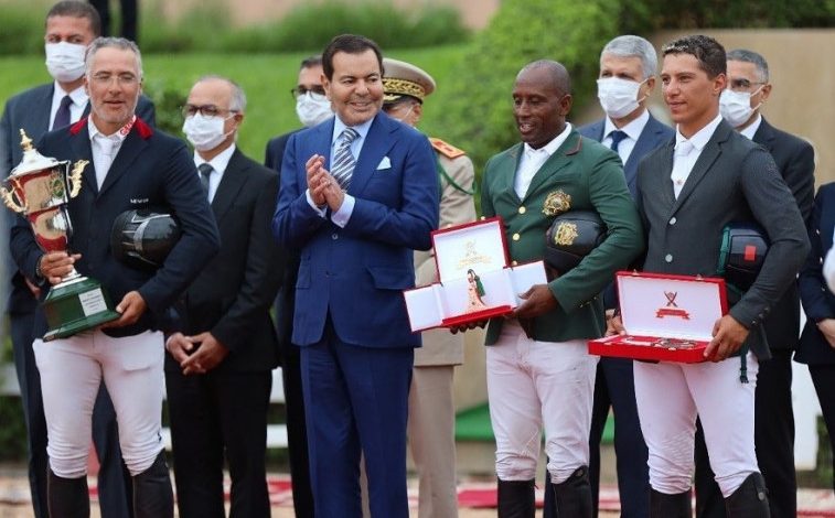 صورة صاحب السمو الملكي الأمير مولاي رشيد يترأس بتمارة الجائزة الكبرى لصاحب الجلالة الملك محمد السادس لمباراة القفز على الحواجز