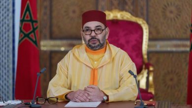 صورة جلالة الملك يعزي أسرة المرحومة الفنانة خديجة أسد