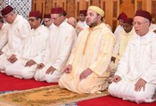 صورة أمير المؤمنين يأمر بفتح 35 مسجدا في وجه المصلين