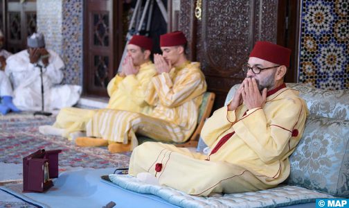 صورة أمير المؤمنين يترأس الدرس الثاني من سلسلة الدروس الحسنية الرمضانية