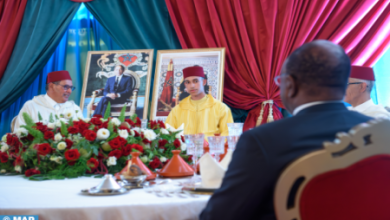 صورة صاحب السمو الملكي ولي العهد الأمير مولاي الحسن يترأس بتطوان مأدبة غداء أقامها رئيس الحكومة بمناسبة عيد العرش المجيد