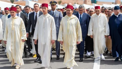 صورة إقامة صلاة الاستسقاء بالمسجد الأعظم بالرباط بحضور صاحب السمو الملكي ولي العهد الأمير مولاي الحسن وصاحب السمو الملكي الأمير مولاي رشيد