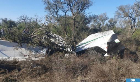 صورة بلاغ .. تحطم طائرة تدريب تابعة للقوات الجوية الملكية بداخل القاعدة الجوية ببنسليمان