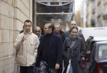 صورة الملك محمد السادس رفقة نجله ولي العهد الأمير مولاي الحسن وابنته الأميرة لالة خديجة.. في نزهة عائلية بباريس