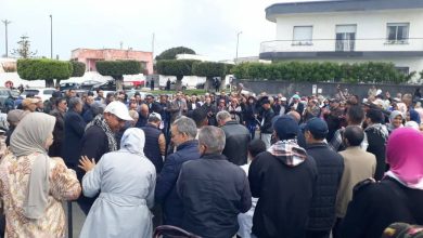 صورة وقفة احتجاجية بسلا تندد بتنامي العنف المدرسي وتطالب بحماية الأطر التعليمية