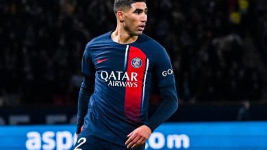 صورة جنون حكيمي يشعل المدرجات.. جماهير باريس تطالب بتحويله لمهاجم