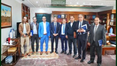 صورة السعدي يؤكد التزام الوزارة بتحسين أوضاع مستخدمي غرف الصناعة التقليدية
