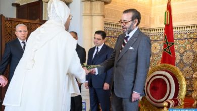 صورة جلالة الملك يعين عددا من السفراء الجدد