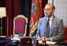 صورة جلالة الملك يهنئ أعضاء المنتخب الوطني المغربي لكرة القدم لأقل من 17 سنة
