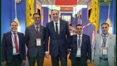 صورة وفد رفيع المستوى يفتتح الجناح المغربي في معرض باريس