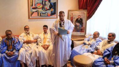 صورة شيوخ العيون الساقية الحمراء ..يرحبون بـ “2797” ويشيدون برؤية جلالة الملك