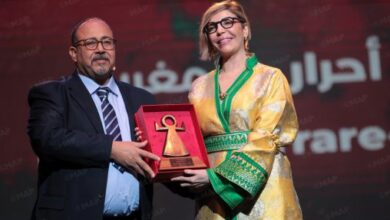صورة تونس ..تكريم الفنانة المغربية لطيفة أحرار في افتتاح الدورة الـ 26 لأيام قرطاج المسرحية