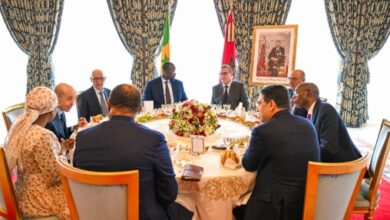 صورة جلالة الملك ..يقيم مأدبة غداء على شرف الوزير الأول السنغالي والوفد المرافق له