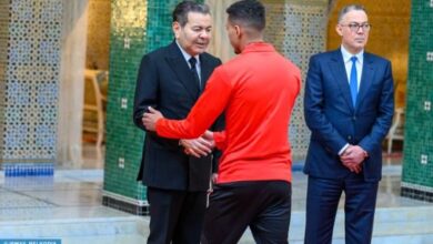 صورة بتعليمات سامية من جلالة الملك، صاحب السمو الملكي الأمير مولاي رشيد يستقبل أعضاء المنتخب الوطني لكرة القدم الذي بلغ المباراة النهائية لكأس أمم إفريقيا المغرب- 2025