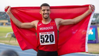 صورة إنجاز عالمي جديد.. المغربي عماد بوشجدة يقتنص ذهبية 800 متر ببطولة العالم للشباب بأمريكا